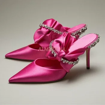 Розовые атласные шлепанцы с бантом и кристаллами, женские туфли на шпильке с острым носком и бриллиантами, роскошные дизайнерские босоножки 2023 года, вечерние туфли на высоком каблуке