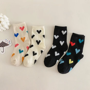 Носки ярких цветов с принтом в виде сердечка для маленьких девочек, милые Корейские хлопчатобумажные носки средней длины, весенне-осенние Детские спортивные носки